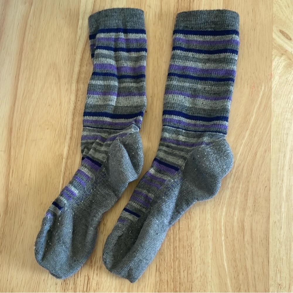 Icebreaker women’s crewe socks—purple stripe